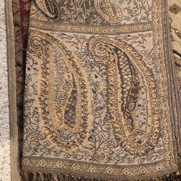 Pashmina - Picture 2 of 3